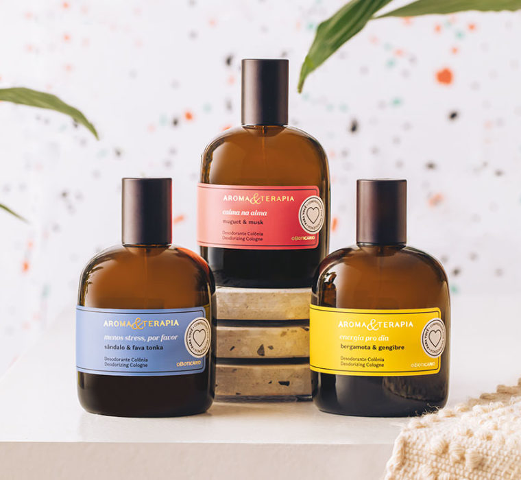 Frascos do produto de aromaterapia da marca O Boticário